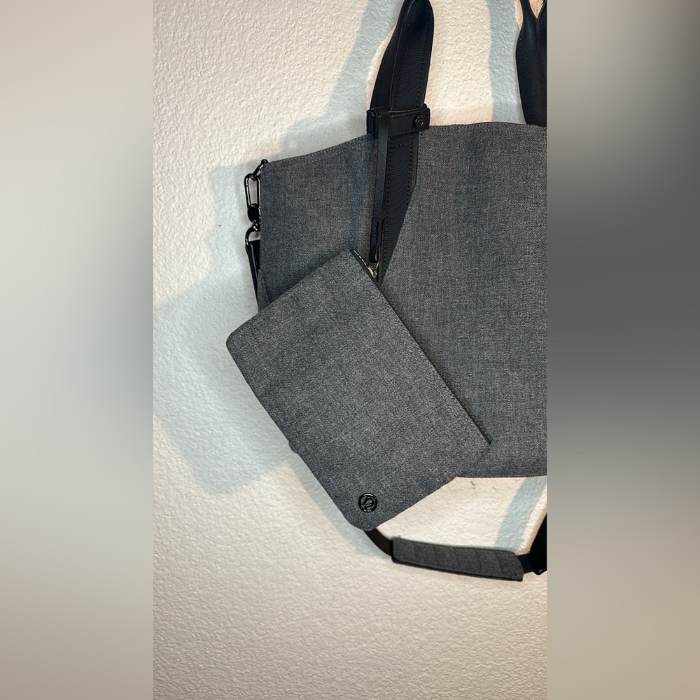Lululemon Athletica Gray Shoulder Bag - Picture 11 of 14